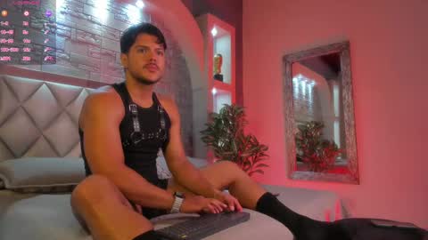 Snapshot of thiago_mercer chatting on October 2, 11:58 am Thiago online show from October 2, 11:58 am