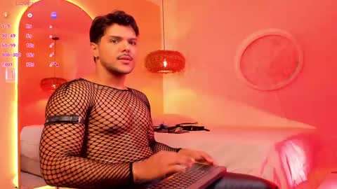 Snapshot of thiago_mercer chatting on September 22, 11:10 am Thiago online show from September 22, 11:10 am