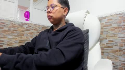 thiago_trans online show from February 23, 2:19 pm