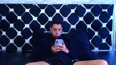 Thiago   online show from February 19, 7:16 pm