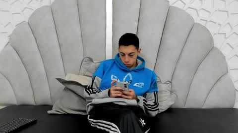 Thiago   online show from February 6, 12:59 pm