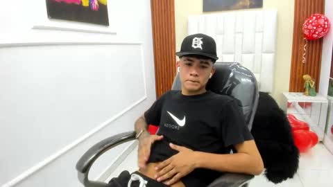  THIAGO COLLINS  online show from February 17, 11:03 pm