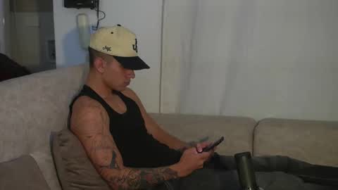 thin_tommy11 online show from March 20, 2:04 am