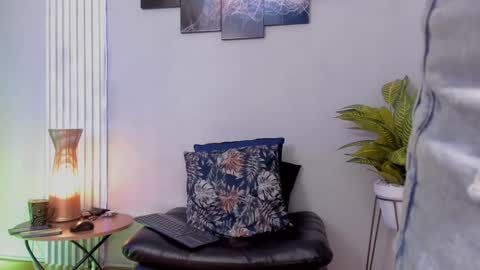 Thomas Eliott   independent model online show from December 21, 6:55 pm