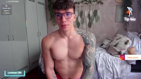 Thomas Grey online show from December 4, 9:00 pm