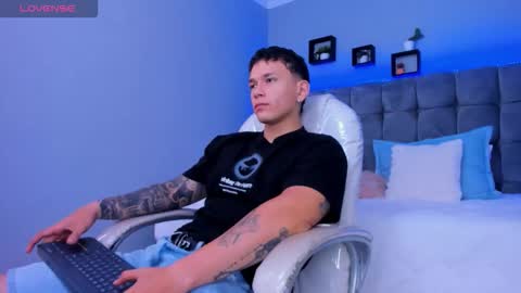 Thomas online show from December 4, 2:02 pm