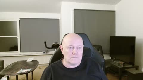 thomash32 online show from September 13, 7:04 pm