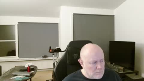 thomash32 online show from November 8, 9:29 pm