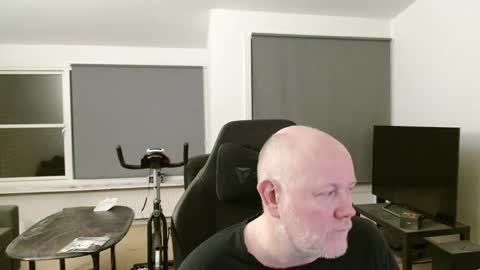 thomash32 online show from September 30, 4:40 am