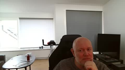 thomash32 online show from October 21, 11:35 am