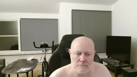 thomash32 online show from September 28, 9:13 pm