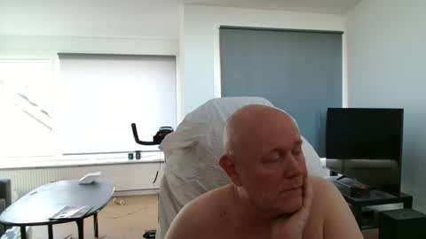 thomash32 online show from September 12, 4:40 pm