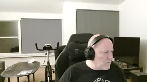 thomash32 online show from September 22, 7:57 pm