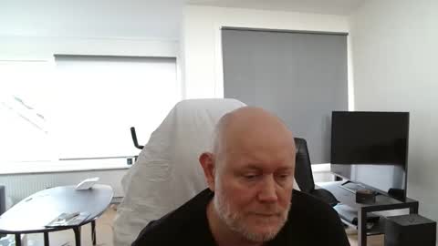 thomash32 online show from September 11, 10:25 am