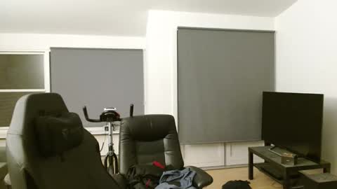 thomash32 online show from October 13, 6:47 pm