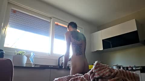 thomasjeunue84 online show from November 9, 3:27 pm