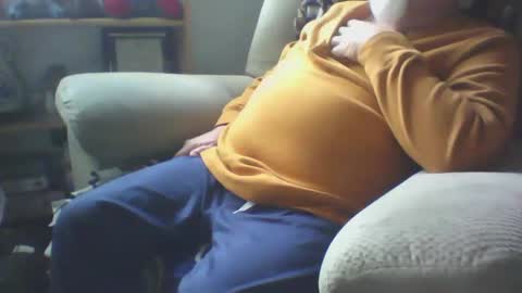 tittyloverr69 online show from December 12, 4:43 pm