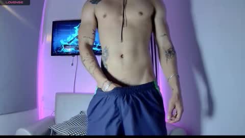 toji lee online show from November 11, 5:01 am