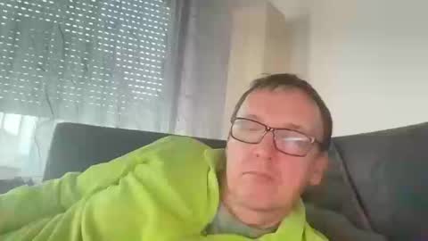 Tom online show from March 12, 5:09 pm