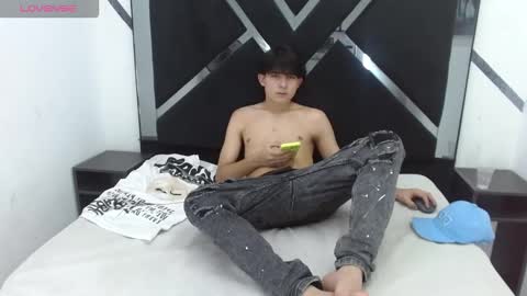 tom_0002 online show from October 30, 7:48 pm