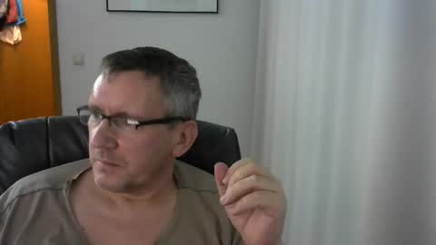 Snapshot of tom_653 chatting on September 23, 7:24 pm Tom online show from September 23, 7:24 pm