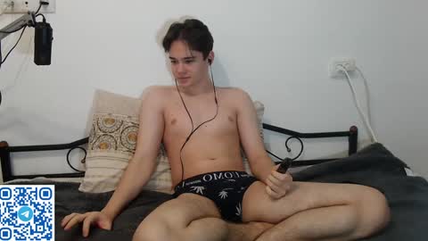 Snapshot of tom_er0s chatting on December 15, 8:36 pm Tom online show from December 15, 8:36 pm