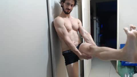 Snapshot of tom_show chatting on January 11, 4:27 am tom_show online show from January 11, 4:27 am