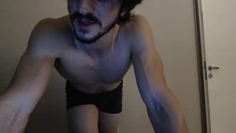 Snapshot of tom_show chatting on January 17, 4:17 am tom_show online show from January 17, 4:17 am