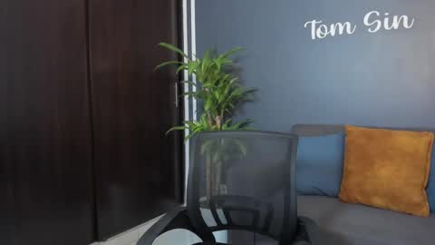 Tom Sin online show from January 24, 8:00 pm