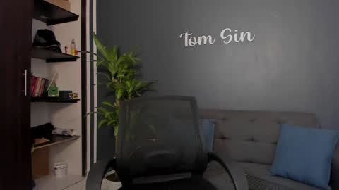 Tom Sin online show from December 4, 11:46 pm