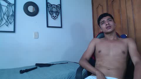 Snapshot of tomas_guebara chatting on October 21, 6:00 pm tomas_guebara online show from October 21, 6:00 pm