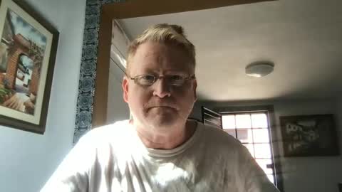 Snapshot of tomascausa chatting on January 22, 9:33 pm Hola online show from January 22, 9:33 pm