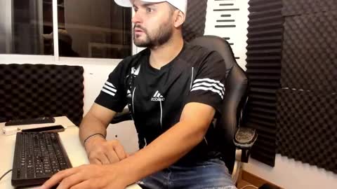 Snapshot of tommmycortez chatting on November 1, 2:37 am tommmycortez online show from November 1, 2:37 am