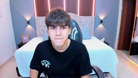 Snapshot of tommy18__ chatting on September 28, 3:15 am Tommy  online show from September 28, 3:15 am