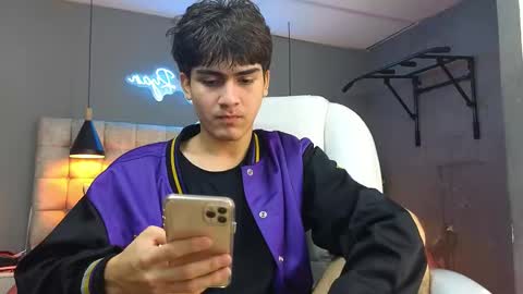 Snapshot of tommy18__ chatting on February 8, 7:04 am Tommy  online show from February 8, 7:04 am