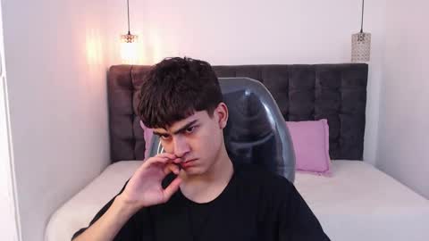 Snapshot of tommy18__ chatting on January 10, 2:02 pm Tommy  online show from January 10, 2:02 pm