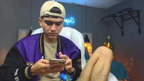 Snapshot of tommy18__ chatting on February 13, 6:41 am Tommy  online show from February 13, 6:41 am