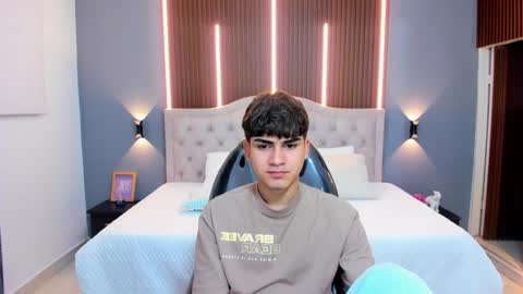 Snapshot of tommy18__ chatting on October 17, 4:16 am Tommy  online show from October 17, 4:16 am