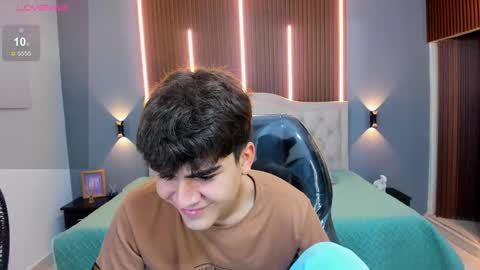 Snapshot of tommy18__ chatting on September 12, 4:01 am Tommy  online show from September 12, 4:01 am