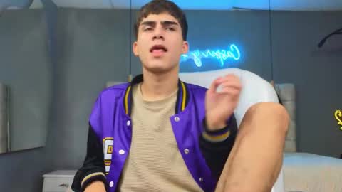 Snapshot of tommy18__ chatting on March 2, 6:37 am Tommy  online show from March 2, 6:37 am