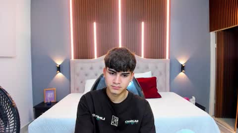 Snapshot of tommy18__ chatting on October 16, 4:09 am Tommy  online show from October 16, 4:09 am