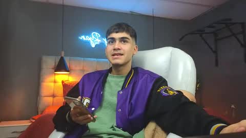 Snapshot of tommy18__ chatting on February 11, 7:02 am Tommy  online show from February 11, 7:02 am