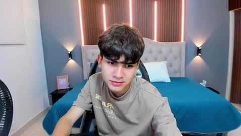 Snapshot of tommy18__ chatting on September 21, 4:34 am Tommy  online show from September 21, 4:34 am