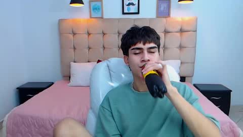 Snapshot of tommy18__ chatting on January 14, 6:02 am Tommy  online show from January 14, 6:02 am