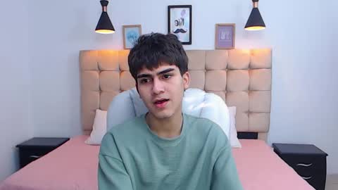 Snapshot of tommy18__ chatting on January 18, 6:20 am Tommy  online show from January 18, 6:20 am