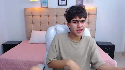 Snapshot of tommy18__ chatting on January 17, 7:08 am Tommy  online show from January 17, 7:08 am