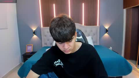 Snapshot of tommy18__ chatting on September 23, 3:28 am Tommy  online show from September 23, 3:28 am