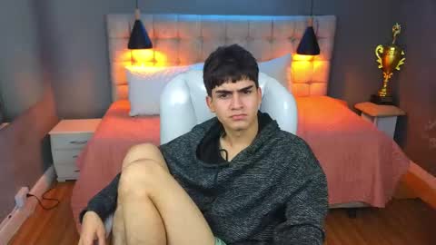 Snapshot of tommy18__ chatting on March 7, 6:35 am Tommy  online show from March 7, 6:35 am