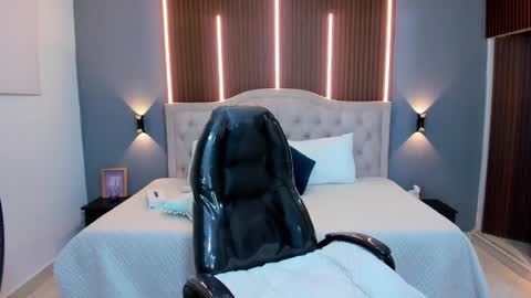 Snapshot of tommy18__ chatting on October 11, 5:00 am Tommy  online show from October 11, 5:00 am