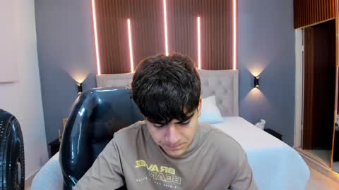 Snapshot of tommy18__ chatting on September 16, 3:29 am Tommy  online show from September 16, 3:29 am